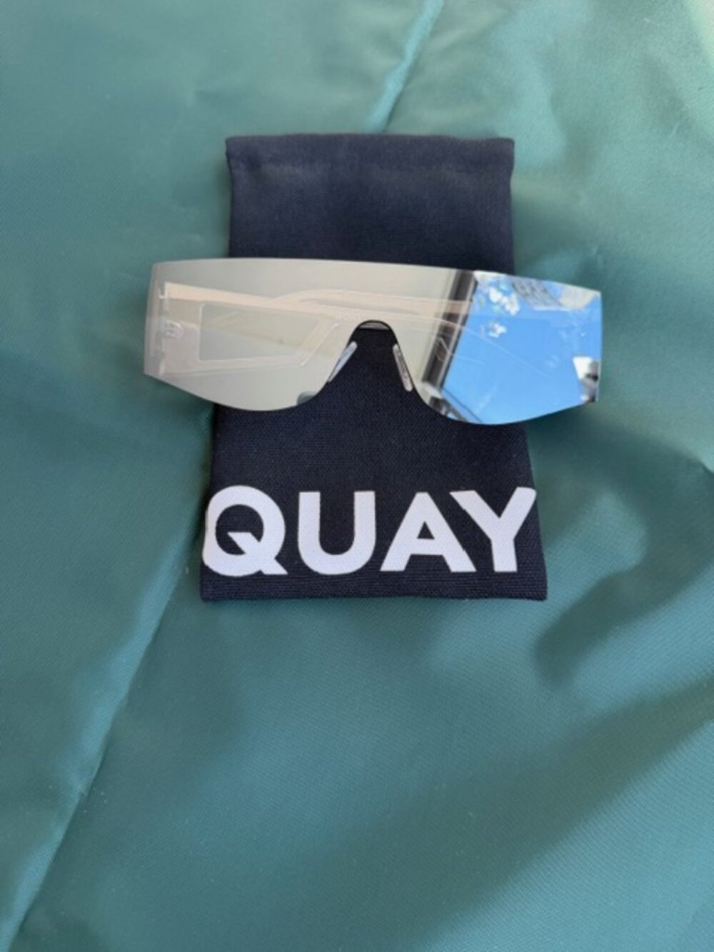 Quay Sunglasses, Silver grey, unisex raparound